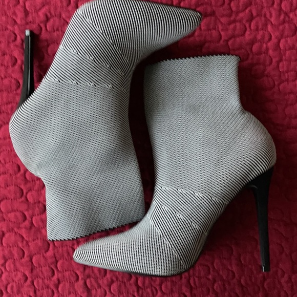 JustFab Women’s Boots Worn only once - Picture 5 of 5